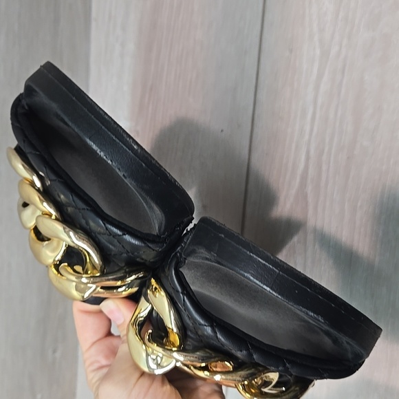 Steve Madden Women Zoray Black Quilted Slides with Gold Chain Sandals Sz 9 - Picture 4 of 11